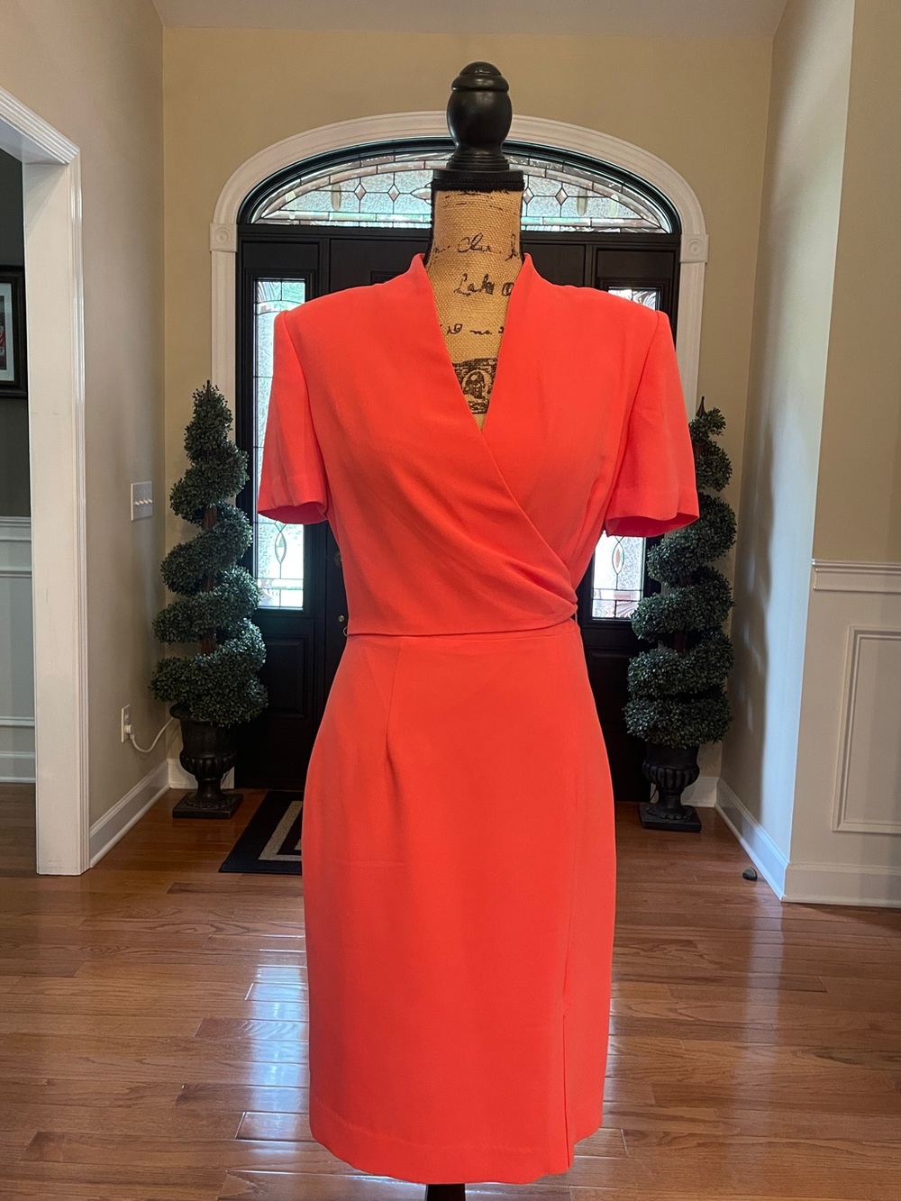 Donna Morgan Women's Coral Short Sleeve Wrap Dress Size 6